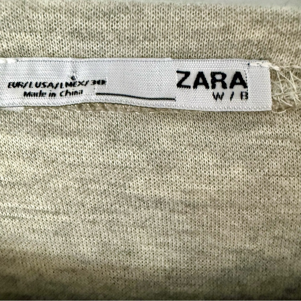 Zara Gray Oversized Sweatshirt with Faux Fur Sleeves - Picture 3 of 5